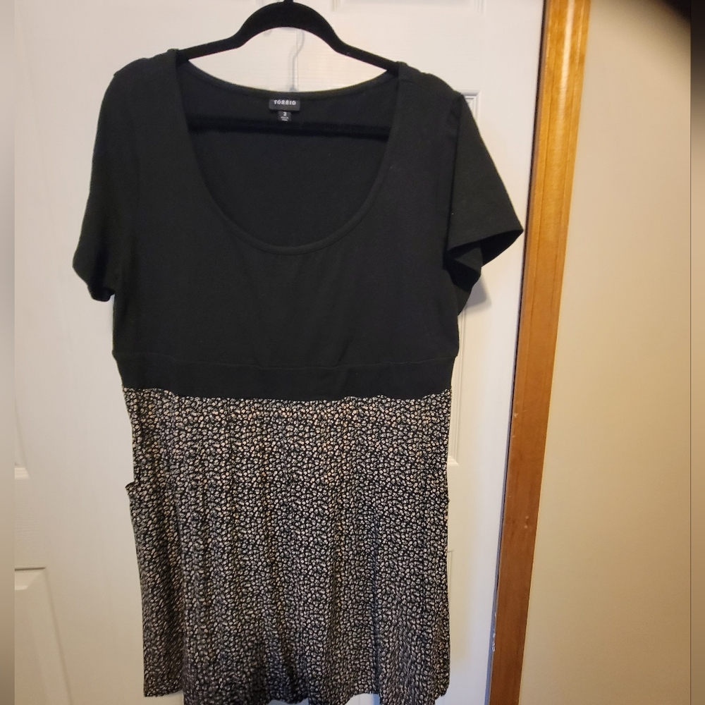 EUC Torrid Floral Skater Dress with Pockets